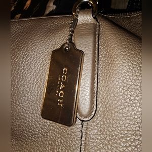 COACH TAG 2"×1" WITH TAN PEBBLED LEATHER TOTE GOLD-TONE HARDWARE